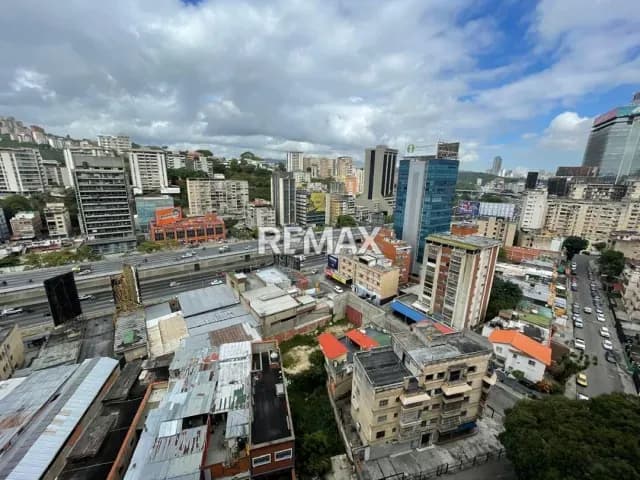 En Alquiler Hermoso Apartamento a dos cuadras del CC El Recreo