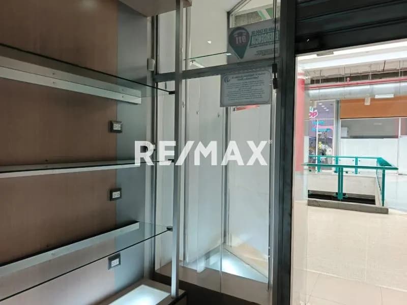Local Comercial en Venta Centro Comercial Metrópolis Zona Oeste - Barquisimeto