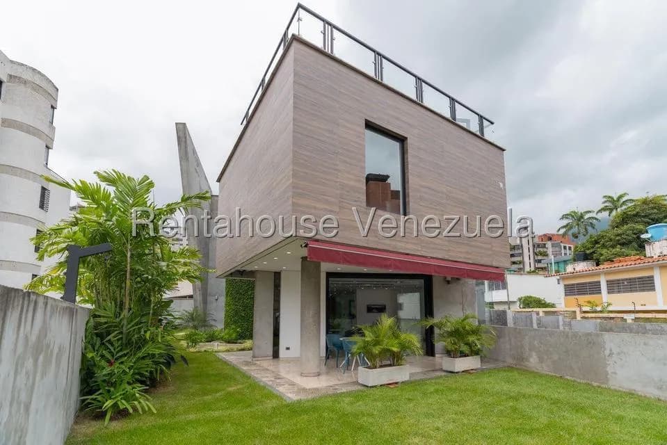 Casa (Multipes Niveles) en Venta en Santa Eduvigis, Distrito Metropolitano
