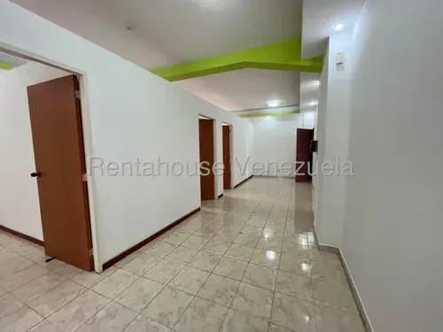 Local En Venta En El Centro Comercial Pacifico Avenida Bolivar Maracay Mm 25-21261