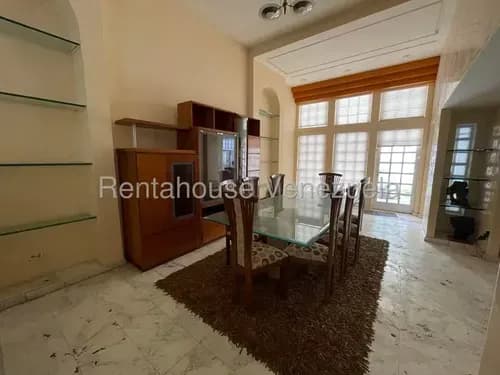 Nc Casa En Venta En San Bernardino Con Acogedora Terraza Y Vista Al Ávila 26-20300