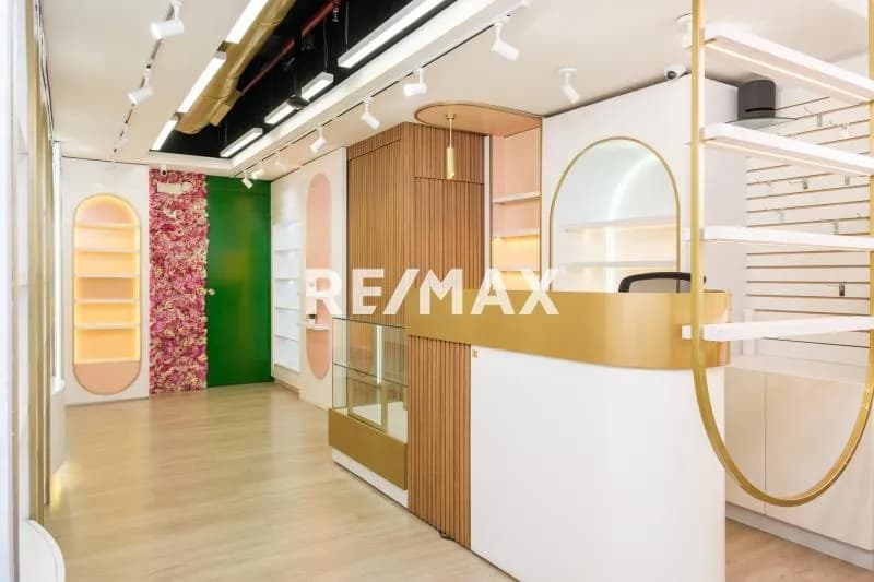 Local comercial, IMPECABLE en alquiler, CC CONCEPTO LA GRANJA