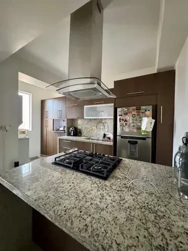 Excelente Apartamento Semi-amoblado En Piso Alto Con Piscina, Suministro De Agua Constante Y Doble Puesto Mañongo, Residencias Puerta Real I Mc-rd