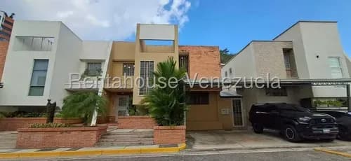 Acogedor Townhouse En Res. Las Villas De Altos De Guataparo, Una De Las Zonas De Mayor Revalorización, Exclusividad Y Seguridad De La Ciudad.