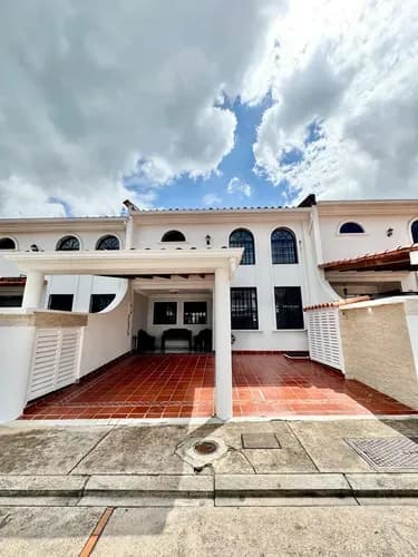 Xv, En Venta Casa En La Urbanización Doña Virginia Pueblo Nuevo San Cristóbal Estado Tachira.