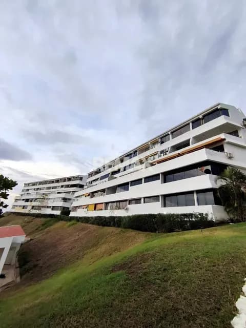 Hermoso Apto Duplex con espectacular vista al Mar ubicado en el Conjunto Residencial El Cardon,Cerro el Morro, estilo y decoración Mediterráneo de 2 habitaciones.