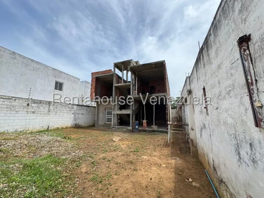 Terreno (Residencial) en Venta en Cumana, Zulia