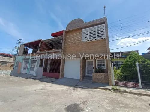 Casa Tipo Townhouse En Venta En Urbanización La Vista Hermosa La Victoria Totalmente Moderna Lujosa Lista Para Firmar Nela 26-20891