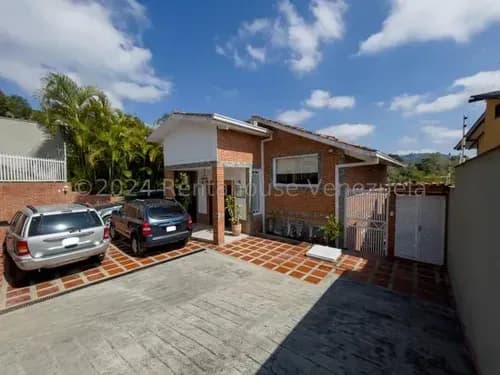 Buscas Una Casa Con Clima De Montaña, Alejada Del Ruido De Caracas, Pero Cerca De Todo? Esta Hermosa Casa En Lomas Del Halcón, En El Hatillo Es La Solución # 26-12001 Ll