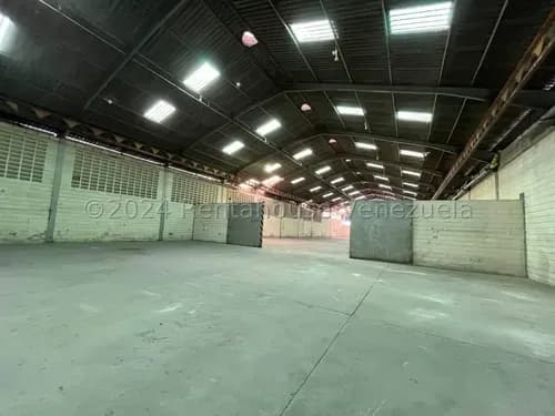 Execelente Galpón En Alquiler Dentro De Complejo De Galpones Nave De 2050 Metros Cuadrados 9 Metros De Altura Vigilancia Privada Excelente Zona Nela 25-2797