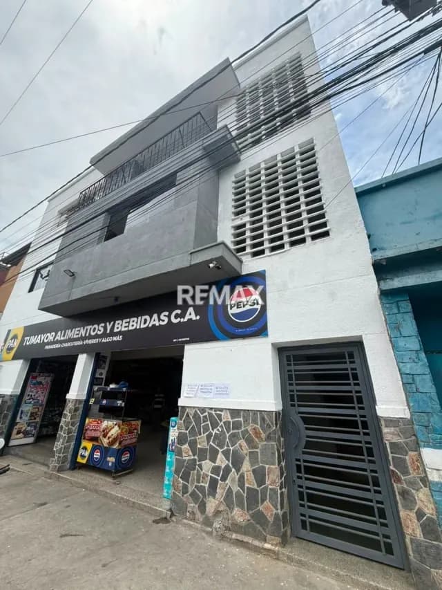 Amplio Apartamento en Venta, Ubicado en Calle 15, Sector Centro parte alta Las Acacias, Municipio Valera, Estado Trujillo