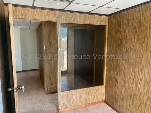 Se Alquila Oficina En La Urbina 25-12739