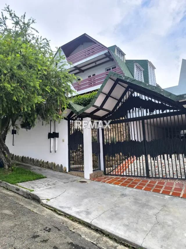 En venta amplia y hermosa casa en la Urb Trigal Norte de Valencia Carabobo