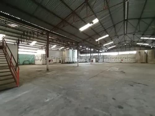 Amplio Galpón En Venta Sector La Providencia Turmero, Fácil Acceso A La Av Intercomunal Turmero Maracay De 1990mts2 #25-12948 Rm