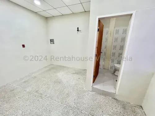 Oficina A Estrenar Con Vigilancia Privada Y Baño Interno Plaza Bolívar De Cabudare,lara Rc