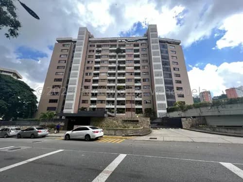 Hermoso Apartamento Con Una De Las Mejores Vistas En Caracas , 243 Metros,4 Hab, 4baños, Edificio Con Piscina Excelentemente Mantenido, Zona Top (abstenerse Asesores Inmobiliarios)24-7305