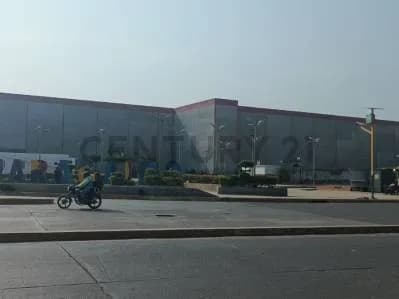 En venta terreno comercial, zona Oeste de Maracaibo, sector Curva de Molina
