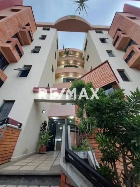 Exclusivo y acogedor Penthouse con hermosos acabados en el Conjunto Residencial privado LOS SAUCES.