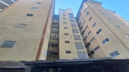 Jcp Cómodo Y Acogedor Apartamento En Piso 1, Frente Al Unicentro El Marqués, Consta De 2 Habitaciones Que Comparten 1 Baño Y Habitación De Servicio Con Su Baño, Super Céntrico,