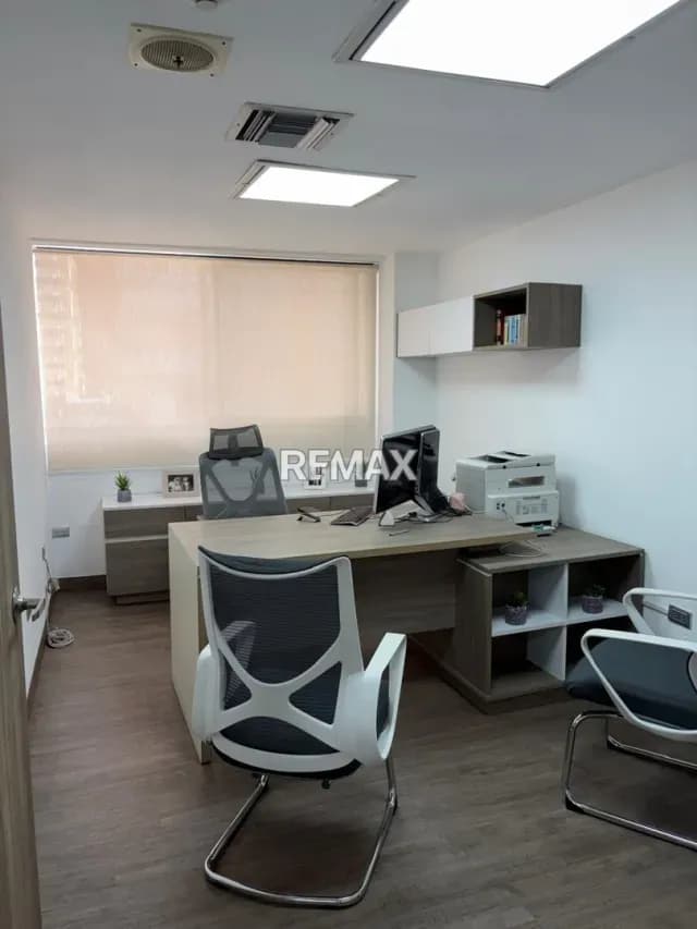 Venta de oficina en el edificio Cavendes centro de Barquisimeto