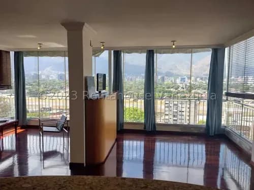 Con Hermosa Vista Apartamento En Chuao 26-15537