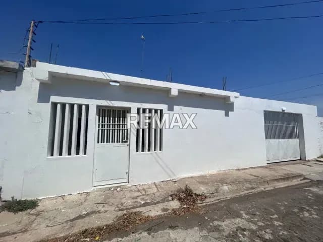 Casa en venta ubicada en la ciudad jardín de Judibana