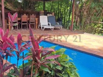 Acogedora casa,con clima de montaña,en la Urbanización Miranda