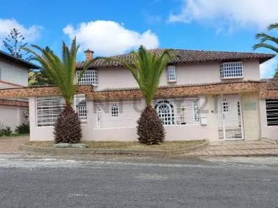 Casa Urb. Club de Campo San Antonio de los Altos.