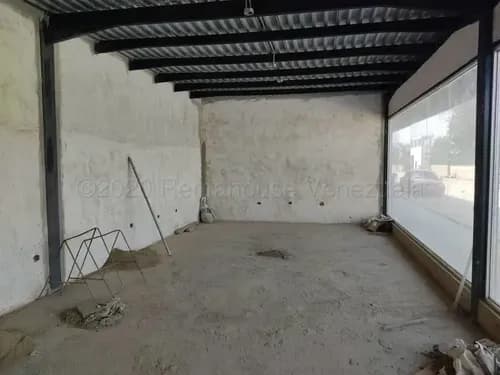 Raíza Suárez Vende 2 2 5 1 5 2 Exclusivo Galpón Con Oficinas, Locales, Amplio Espacio, Tanque Subterráneo Ideal Para Uso Empresarial E Industrial Al Oeste De Barquisimeto