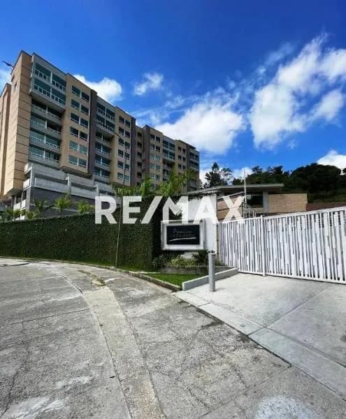 PENT-HOUSE EN VENTA - URB. LA TAHONA