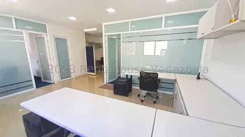 Oficina Comercial En Alquiler. Urb. Las Mercedes 26-4929 Neyla Cedeño.