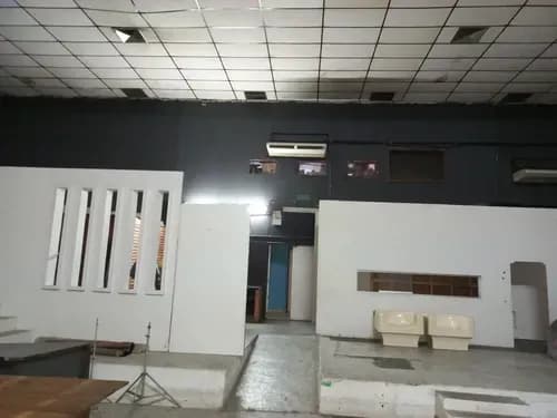 Venta (cliente Directo). Local 880 Mts, Altura 11 Mts. Ubicado En El Nivel 3. Ideal Para Instalar Cines, Grandes Tiendas De Farmacia, Sede Administrativa. Av Tamanaco El Llanito. Milthonhouse53