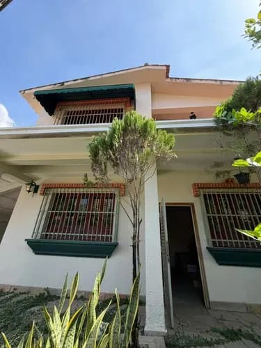 Hermanas Mota Venden Casa En El Bosque