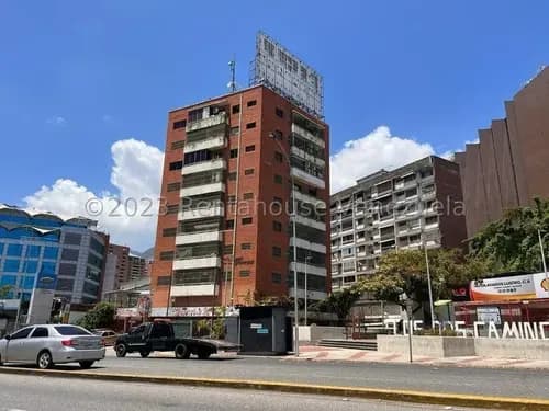 Esta Oficina Equipada Frente Al Metro Los Dos Caminos Espera Por Ti. Belkis Código 24-11647