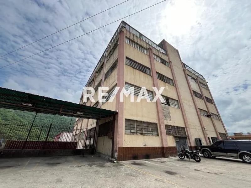 Venta de Piso Industrial en Ruiz Pineda, Caricuao, Piso 2