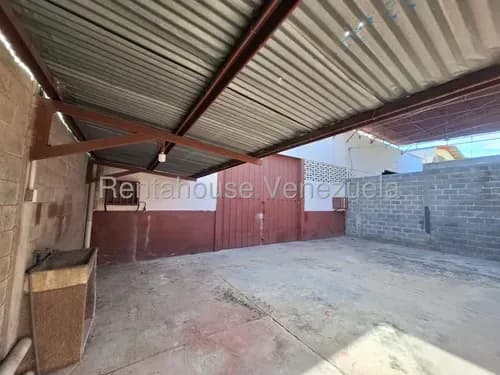 Raíza Suárez Alquila 2 6 1 0 1 1 3 Galpón De 500mts Ideal Para Almacenar, Distribuir O Producir, Fácil Acceso, Alto Tráfico Vehicular En La Zona Industrial 1 De Barquisimeto