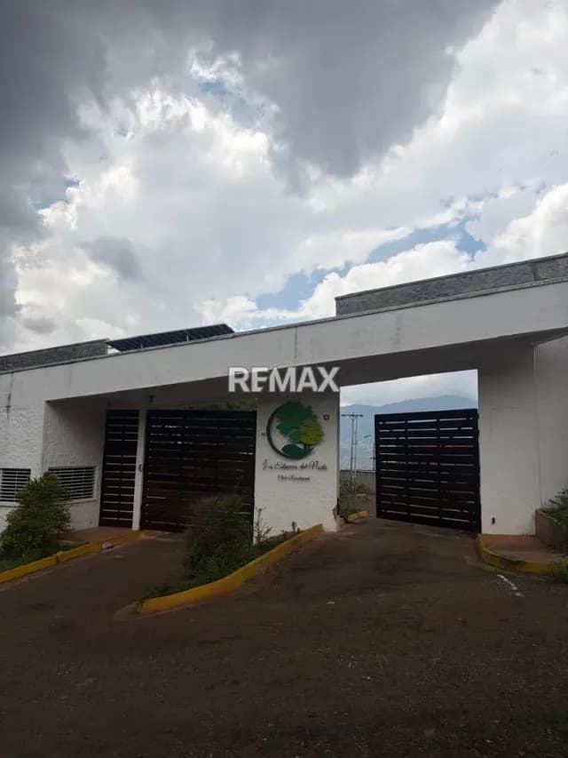 SE VENDE PARCELA EN LA CASTELLANA Urbanización “La Estancia del Norte Club Residencial”
