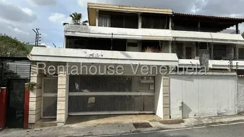 Casa De Cuatro Pisos En Venta Ofrece Una Combinación Inigualable De Lujo Lista Para Habitar En Colinas De Bello Monte Mls #26-913 Bm