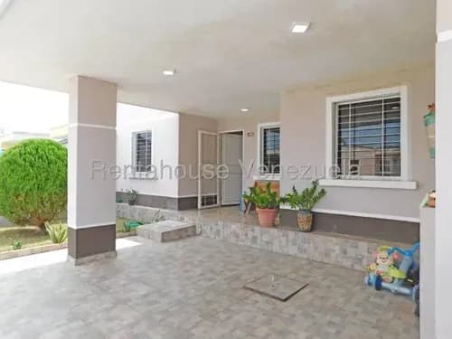 Valeria Chong Casa Venta Barquisimeto Lara Roca Del Norte Tamaca Residencial Economico Código Inmobiliaria Rent-a-house 26-18054