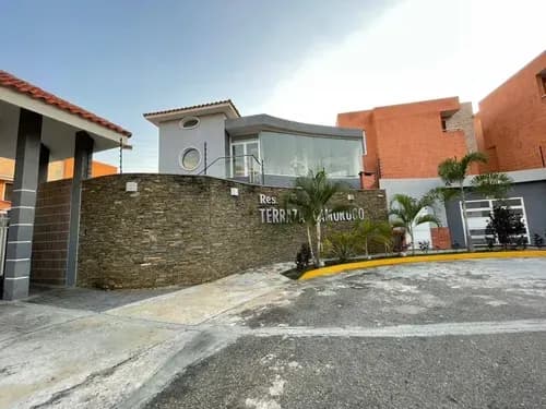 Ludeisi Zerpa 290578, Venta De Townhouse Con Modernos Acabados En Valles De Camoruco, Valencia