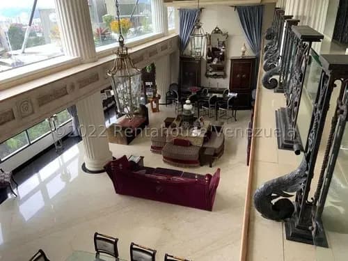 Nb Apartamento En Venta En Los Chorros Ph De Tres Pisos 26-15947