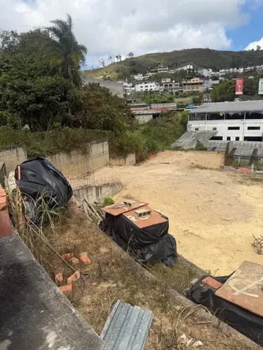 Terreno 1.400 M2. Tres Terrazas. Ubicación Rosaleda Sur. En Venta. Urb Cerrada. Excelente Ubicación