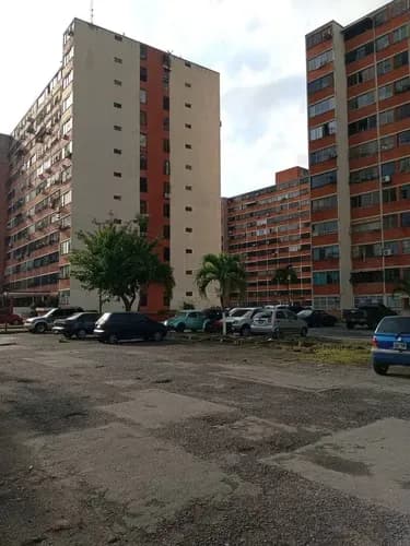 Apartamento En Venta Res. Camino Real En El Sector Los Guayabitos, Naguanagua. Yc