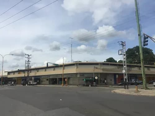 Yr Centro Comercial En Av Lisandro Alvarado