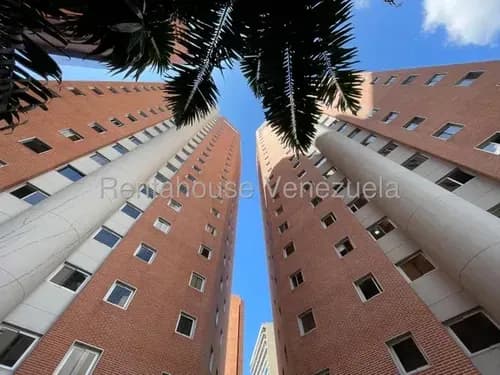 Apartamento De Tres Niveles En Venta A Estrenar En Los Dos Caminos Mls #26-17513 Bm