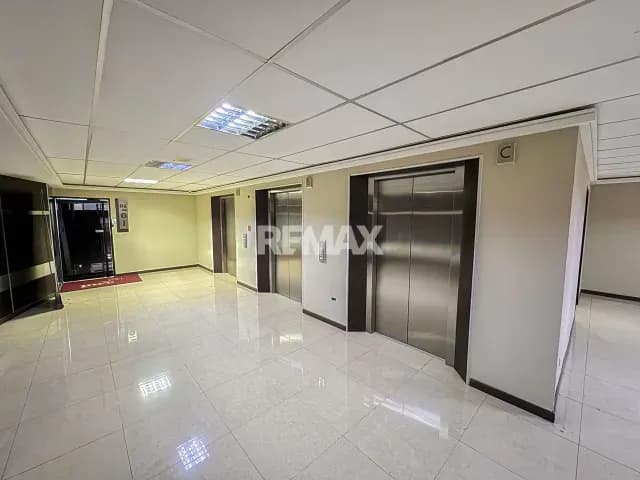 En Alquiler Oficina ubicada en la Torre Financiera, Barquisimeto.