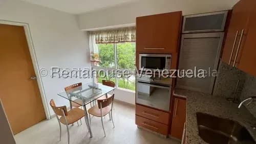 Apartamento En Alquiler En Lomas Del Sol 26-8124 As
