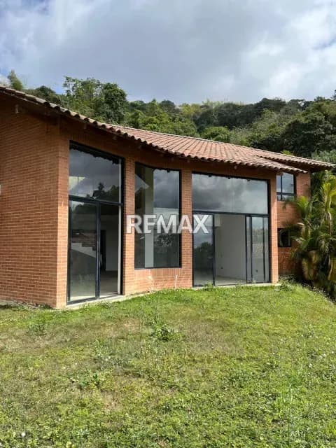 VENTA DE CASA PARA REMODELAR EN ORIPOTO, EL HATILLO,CARACAS!!!