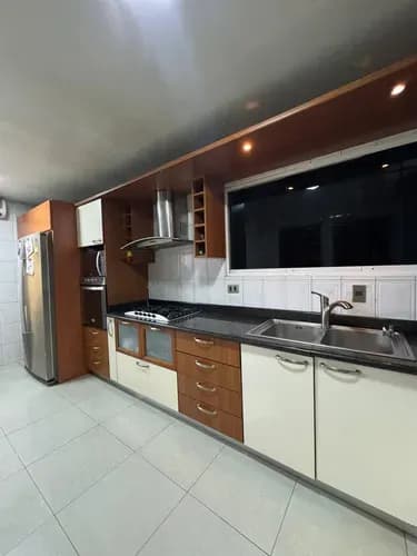 En Venta Linda Casa De 2 Niveles En Urb El Trigal Norte, Calle Cerrada Segura Muy Amplia Con Patio Y Jardín. Valencia Norte.