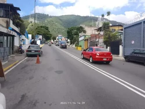 Excelente Casa Comercial Ubicada En El Corazón De Mariperez.